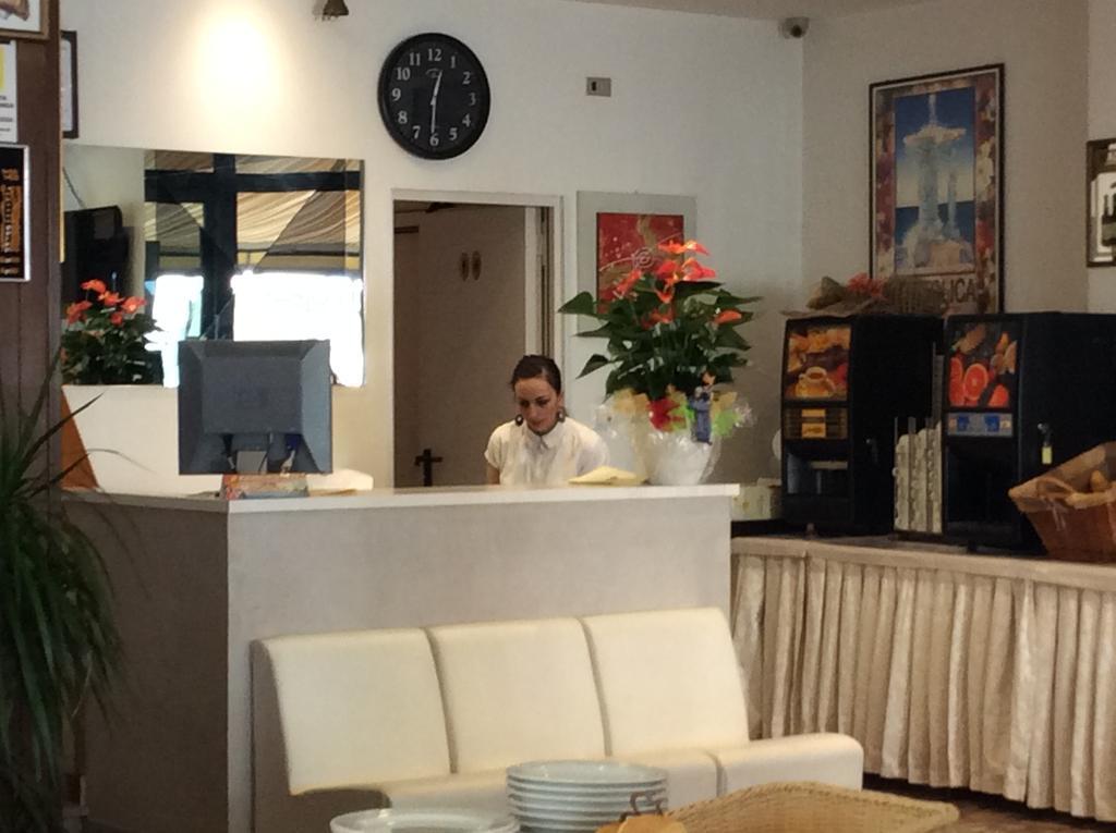 Hotel Granada Cattolica Kültér fotó