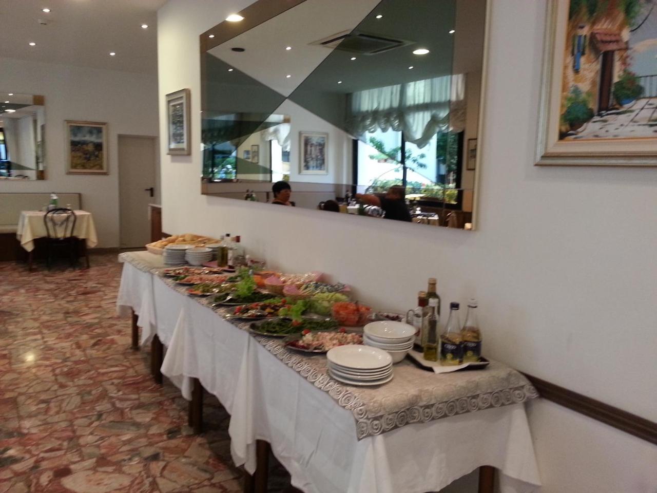 Hotel Granada Cattolica Kültér fotó